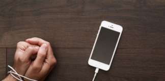 Notre Dame researchers dig deeper into smartphone addiction notre dame research smartphone addiction