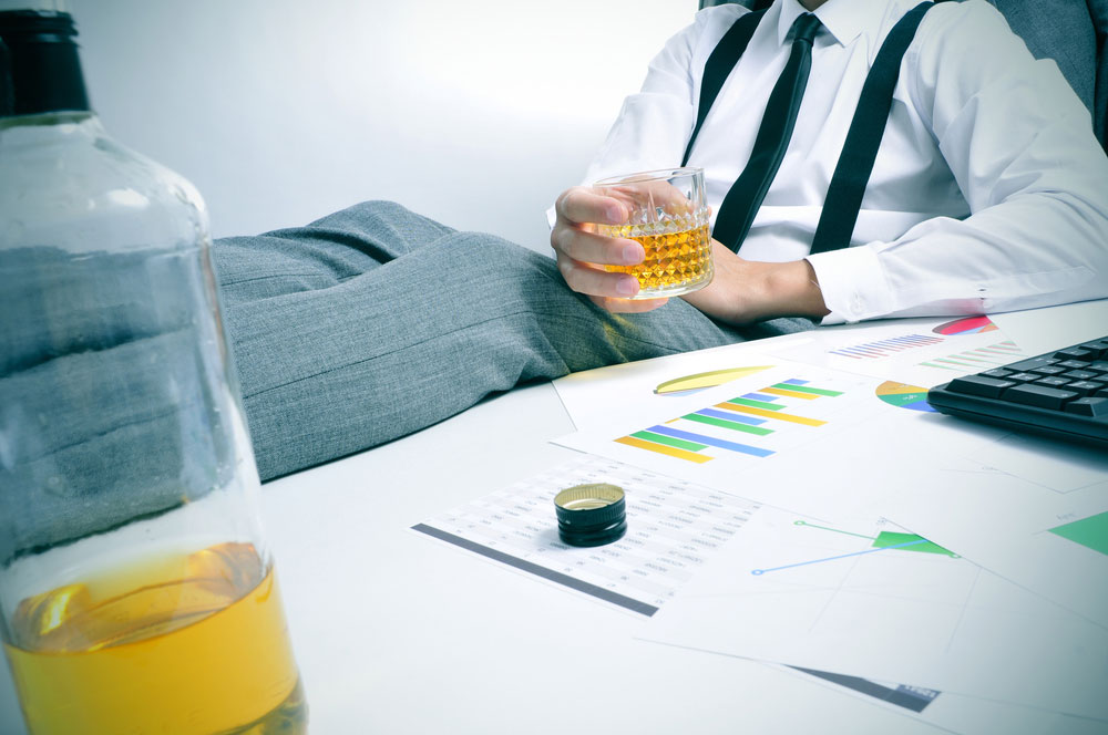 The similarity between workaholism and alcoholism