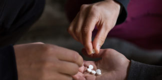 Teens in danger as opioid use creates heroin addiction risk Teens in danger as opioid use creates heroin addiction risk