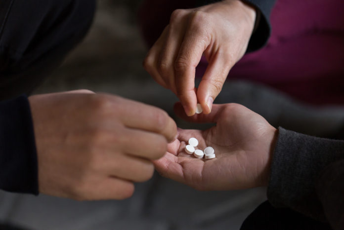 Teens in danger as opioid use creates heroin addiction risk