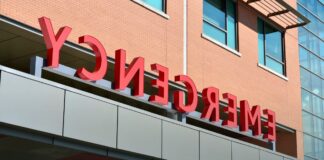 Opioid Tolerance: Why the Same Dose Can Kill You After a Break A hospital emergency treatment room with equipment ready for a patient.